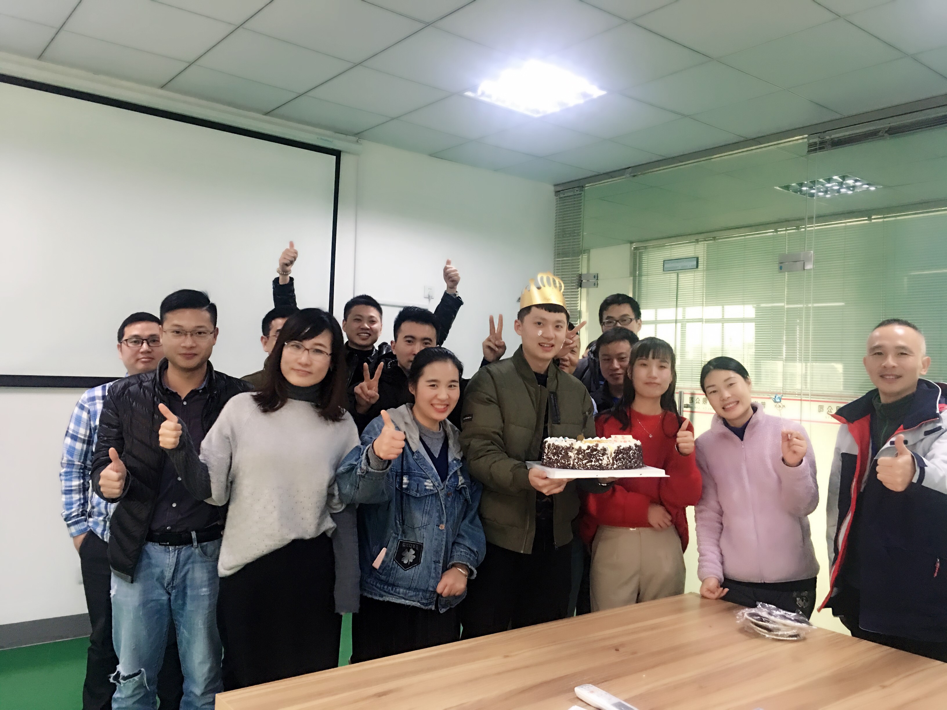 <b>黄瓜视频下载APP视频銷售部壽星沈傑生日party</b>